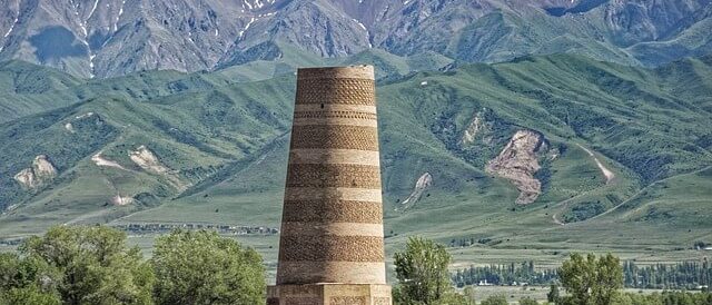 tour-burana-vallée-tchouï-vacances-Kirghizistan